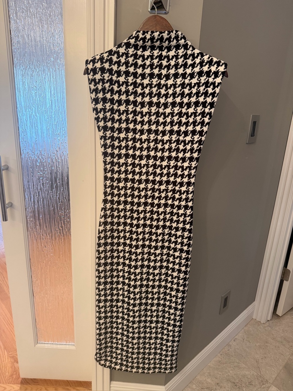 Black White Houndstooth Knit Midi Dress Sleeveless Mock Neck Stretch